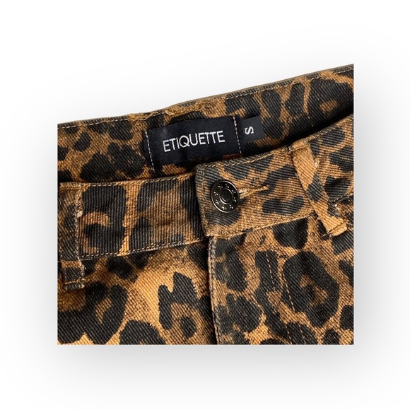 new Etiquette Boutique ☀︎︎ Denim Mini Skirt ☀︎︎ Wild Leopard Print ☀︎︎ Raw Hem - Picture 6 of 16